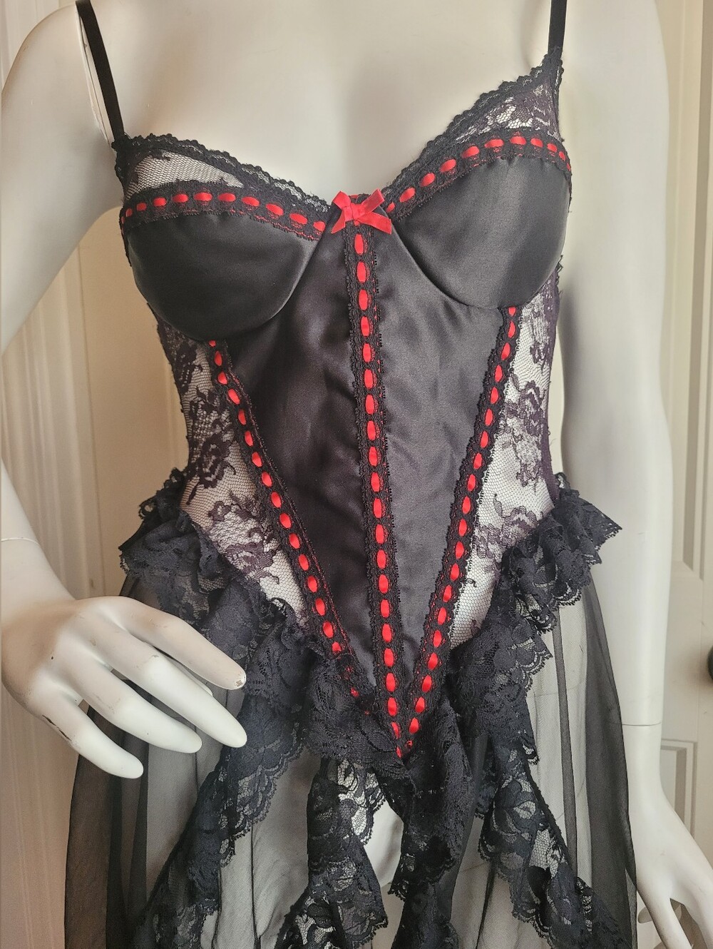 Vintage 80s Juliara Black and Red Lace Bustier Nightdress M